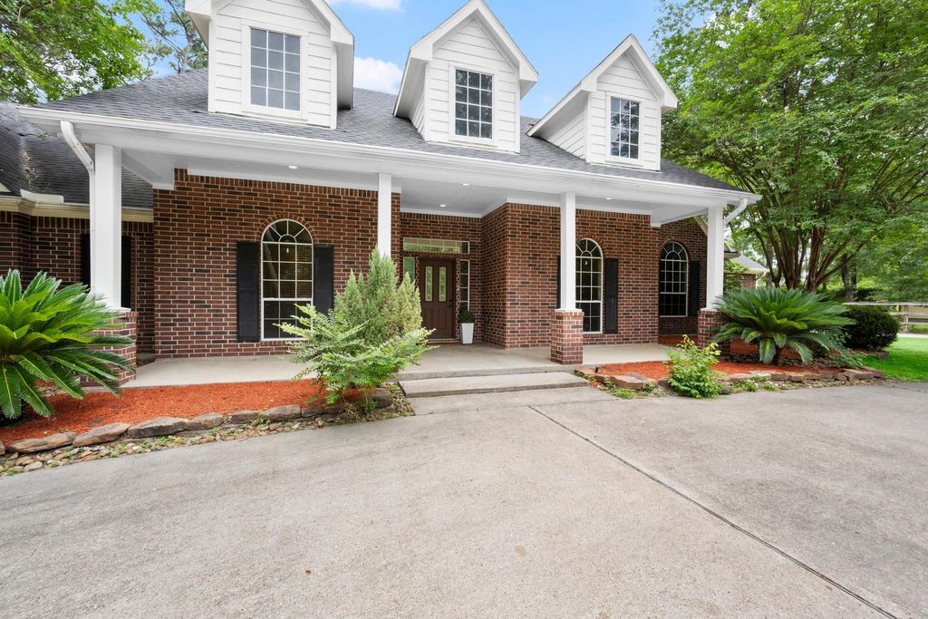 Photo of 10 Hollow Glen Lane, Tomball, TX 77375 (MLS # 41372846)