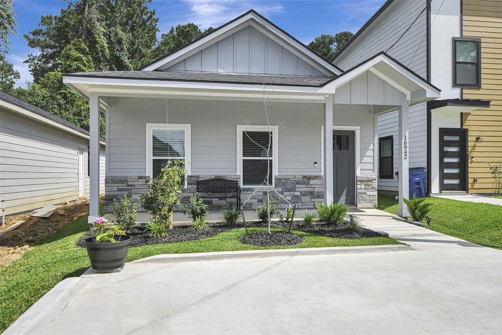Photo of 16942 Balmoral, Montgomery, TX 77316 (MLS # 57683521)