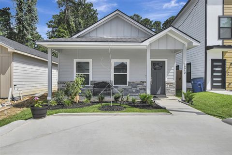 Photo of 16942 Balmoral, Montgomery, TX 77316 (MLS # 57683521)