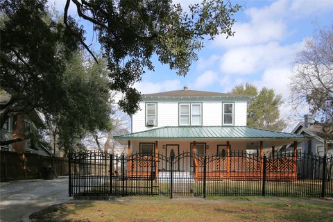 Photo of 4445 Rusk St #2, Houston, TX 77023 (MLS # 89876827)