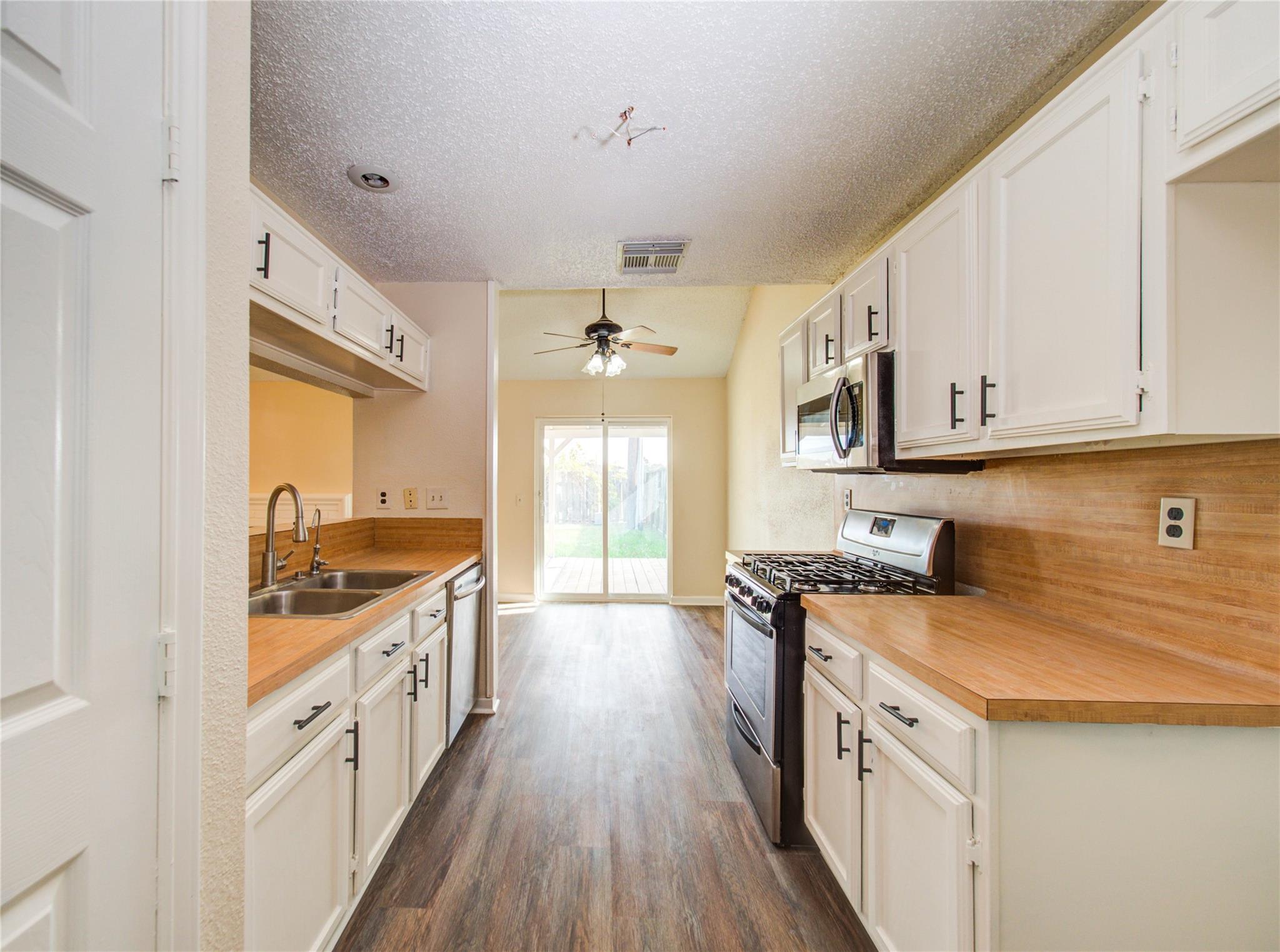 3307 E Heatherock Circle