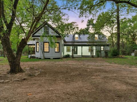Homes For Sale - 16958 Cedar Road<br/> Plantersville, TX 77363