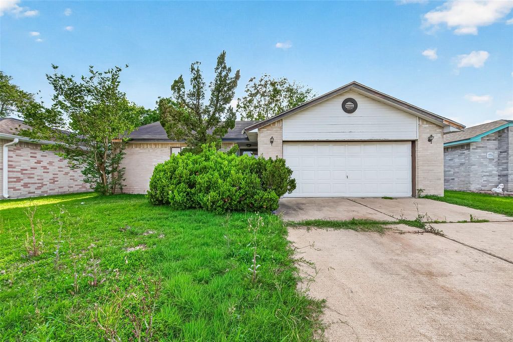 Photo of 7222 Londres Drive, Houston, TX 77083 (MLS # 20914341)