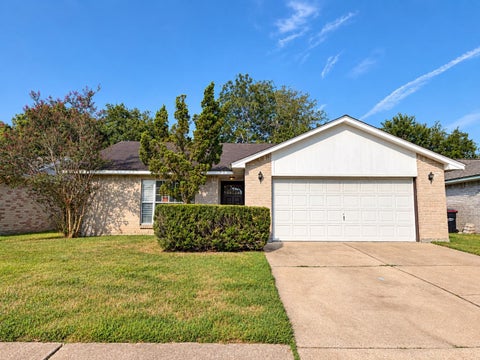 Homes For Sale - 7222 Londres Drive<br/> Houston, TX 77083