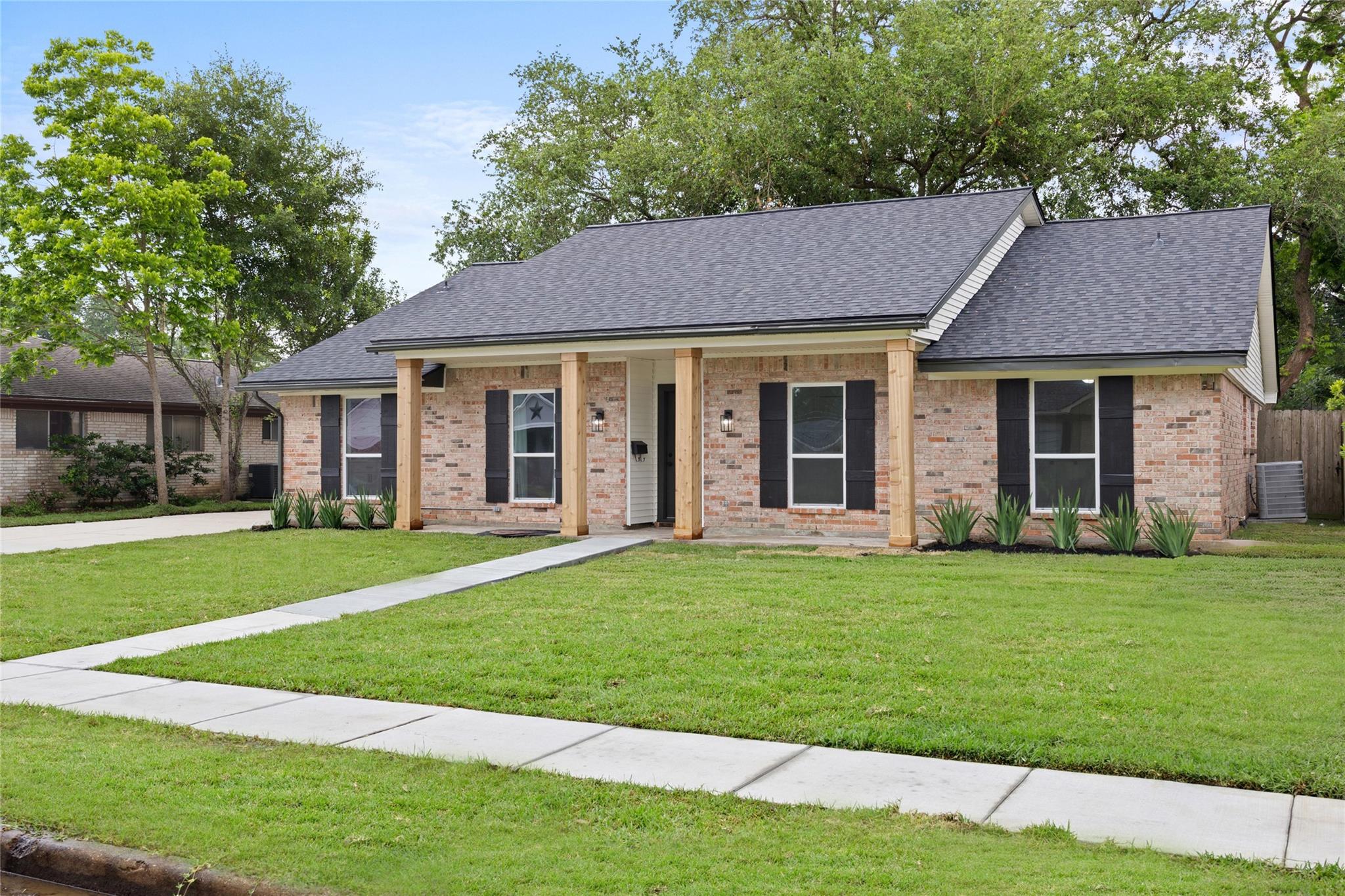 518 Whitecap Drive