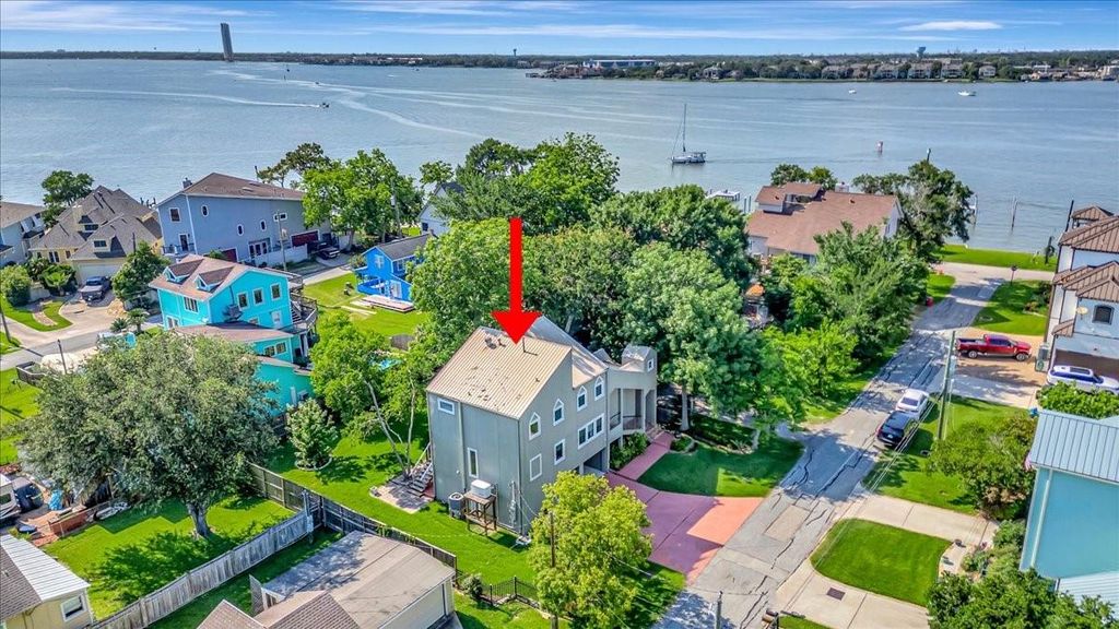 Photo of 112 Oak Road, Clear Lake Shores, TX 77565 (MLS # 98726713)