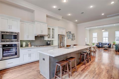 Photo of 1348 W 25th Street, Houston, TX 77008 (MLS # 70077870)