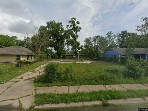 Photo of 5907 Ridgeway Drive, Houston, TX 77033 (MLS # 43920634)