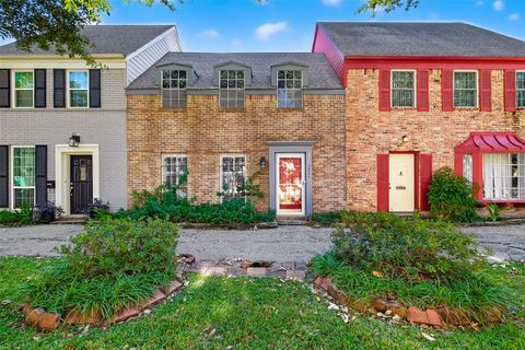 Photo of 5204 Arboles Drive #B, Houston, TX 77035 (MLS # 13057606)