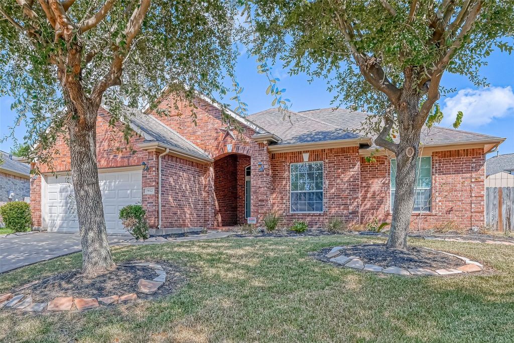 Photo of 13922 Normandy Court, Sugar Land, TX 77498 (MLS # 57032746)
