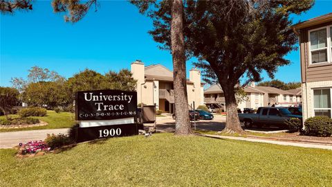 Photo of 1900 Bay Area Boulevard #136, Houston, TX 77058 (MLS # 25931663)