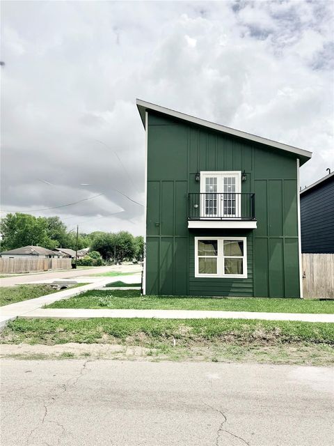 Tiny photo for 9303 Noel Street, Houston, TX 77033 (MLS # 60083597)