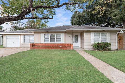 Photo of 2413 Mckee Drive, Orange, TX 77630 (MLS # 55696246)