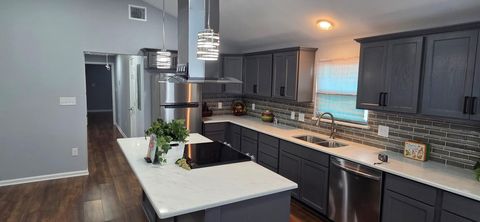 Homes For Sale - 1800 Sanford Street<br/> Navasota, TX 77868