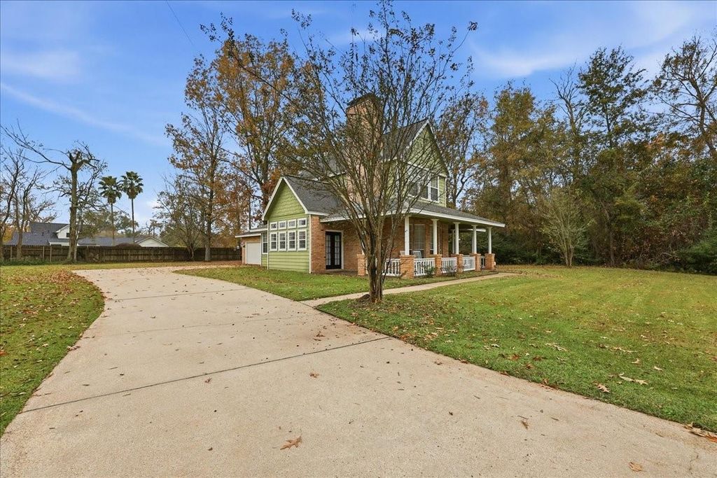 Photo of 805 Hickory Trail, Orange, TX 77632 (MLS # 59331167)