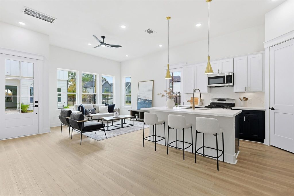 Photo of 8919 Sunshine Laverne Lane, Houston, TX 77080 (MLS # 2313942)