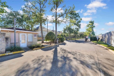 Tiny photo for 2800 Jeanetta Street #1013, Houston, TX 77063 (MLS # 64561529)