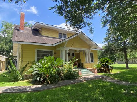 Photo of 222 N 1st, Wallis, TX 77485 (MLS # 43872237)