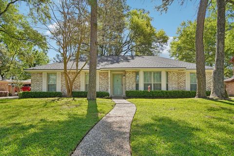 Photo of 5923 Pinewood Springs Drive, Houston, TX 77066 (MLS # 46448012)