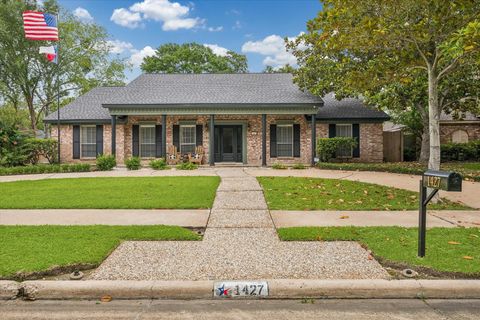 Homes For Sale - 1427 Heathwood Drive<br/> Houston, TX 77077