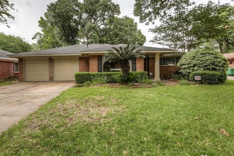 Photo of 6222 Lindyann Lane, Houston, TX 77008 (MLS # 94375272)