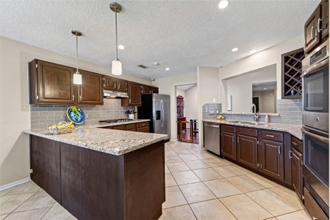 Homes For Sale - 1615 Ainsdale Drive<br/> Houston, TX 77077