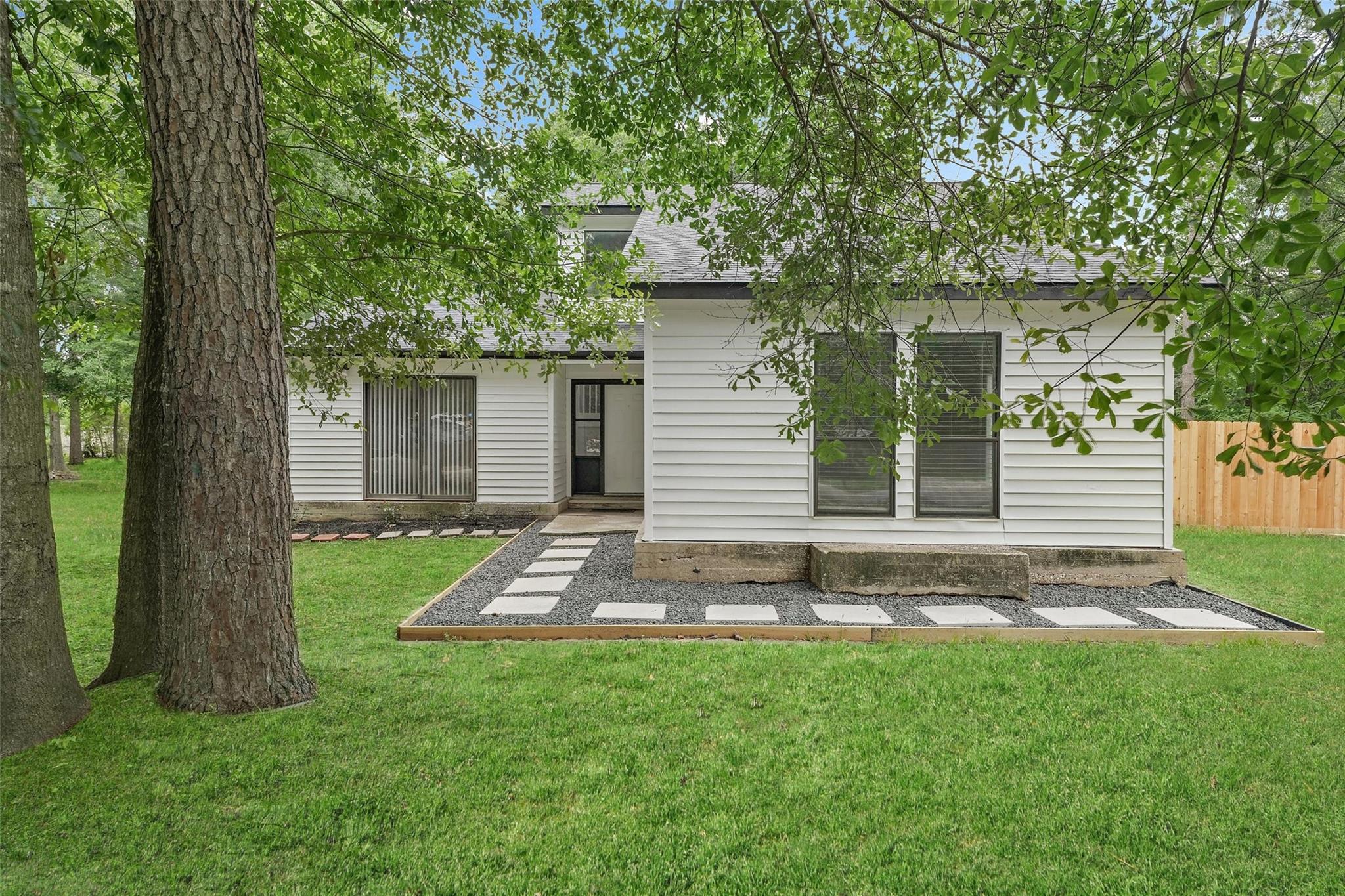 18009 Split Oak Circle