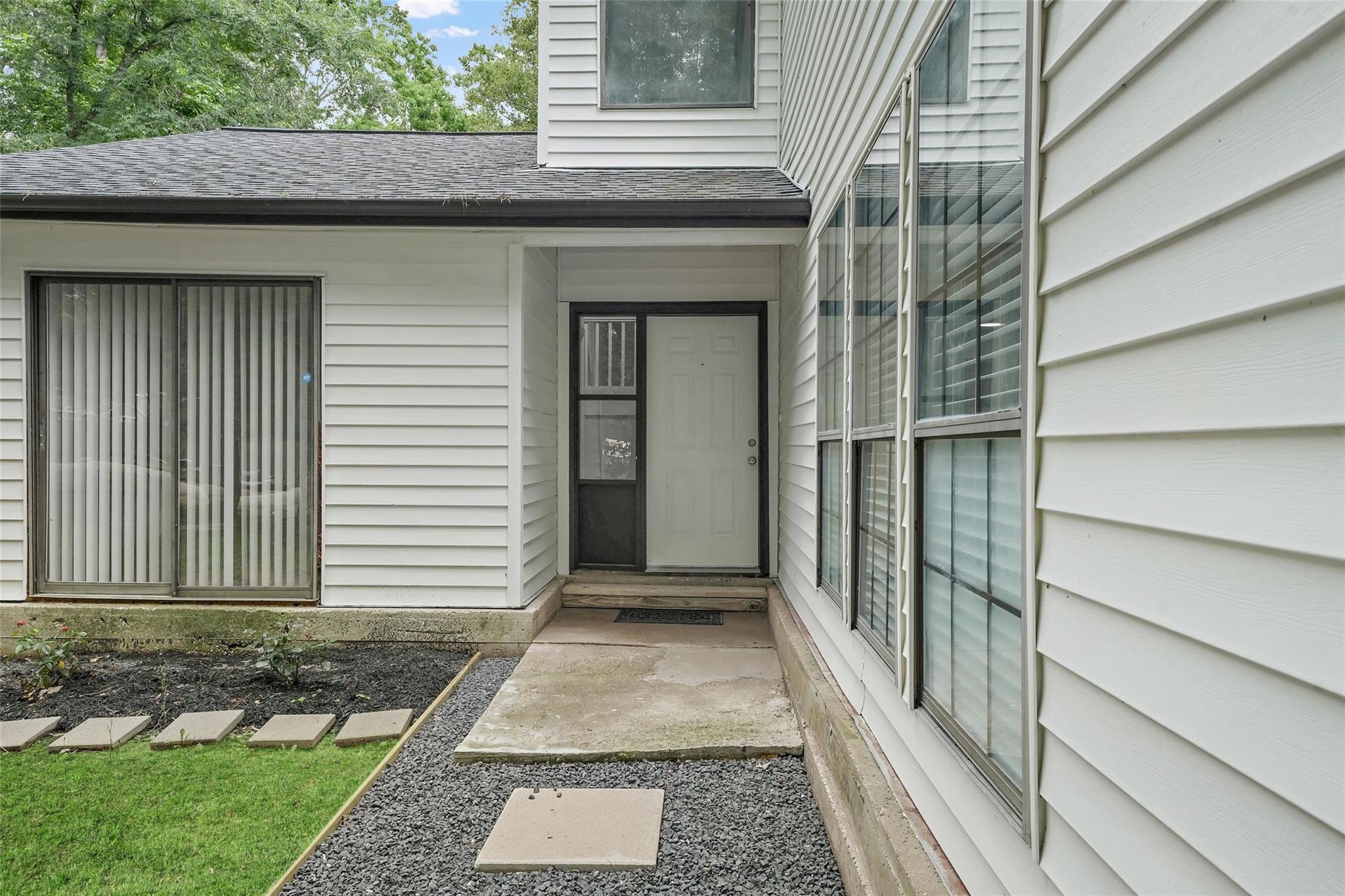 18009 Split Oak Circle