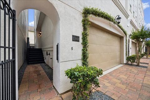 Photo of 1244 W 23rd Street, Houston, TX 77008 (MLS # 31340315)