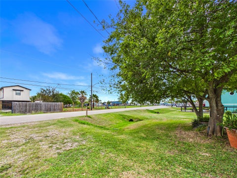 Photo of 808 15th Street, Dickinson, TX 77539 (MLS # 64658714)