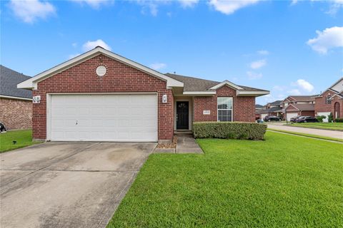 Photo of 10819 Redwood Drive, Baytown, TX 77523 (MLS # 12365284)