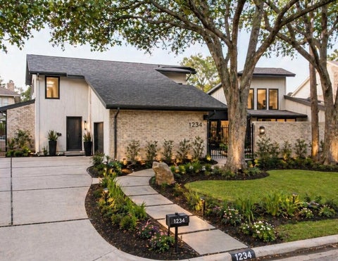 Photo of 1234 Sugar Creek Boulevard, Sugar Land, TX 77478 (MLS # 75966699)