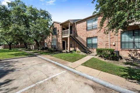 Photo of 2255 Braeswood Park Drive #338, Houston, TX 77030 (MLS # 75136919)