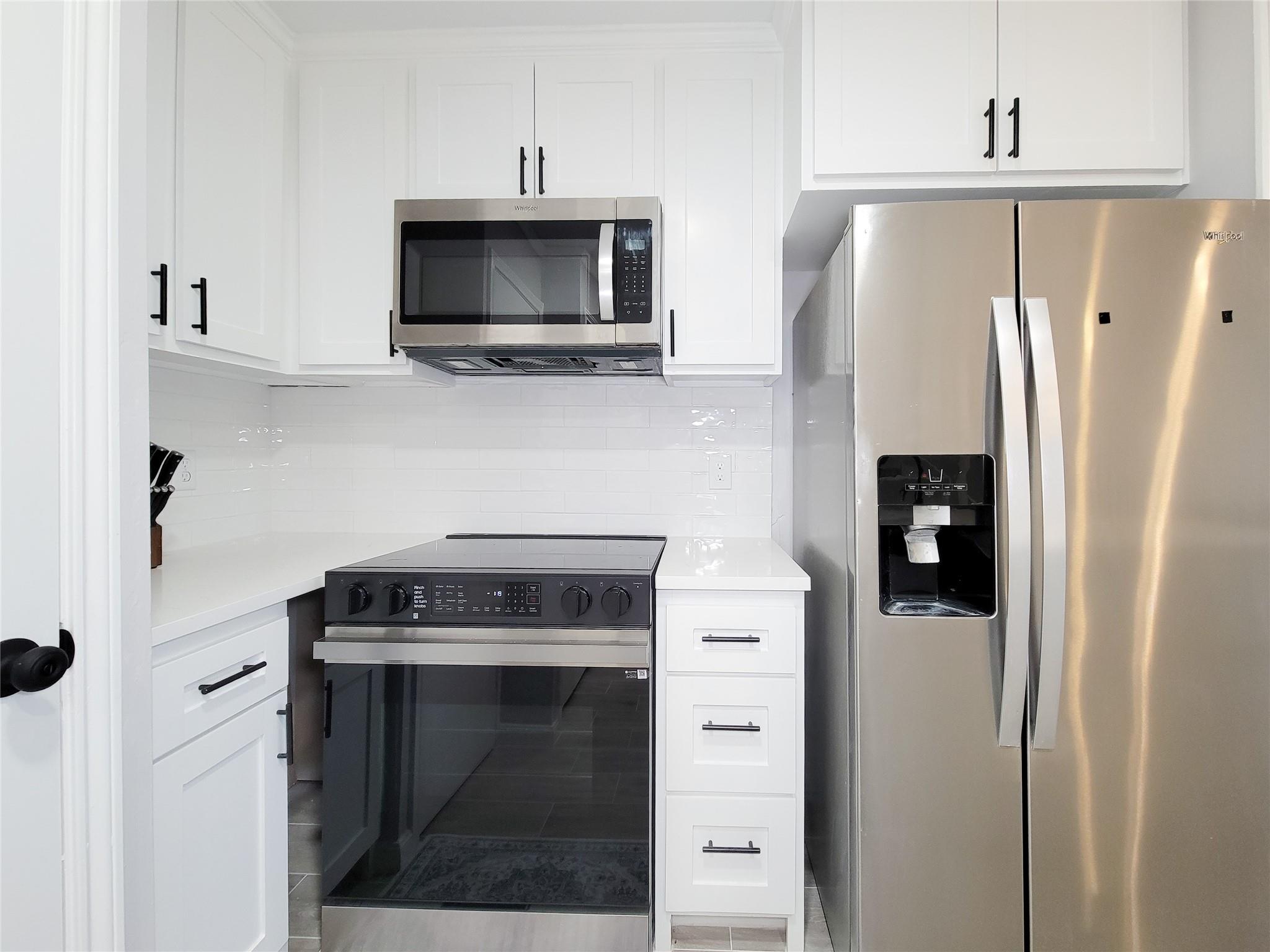 10 April Point Drive S