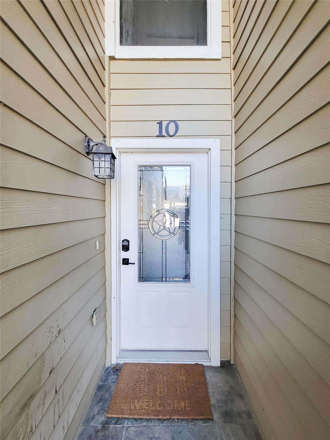 10 April Point Drive S