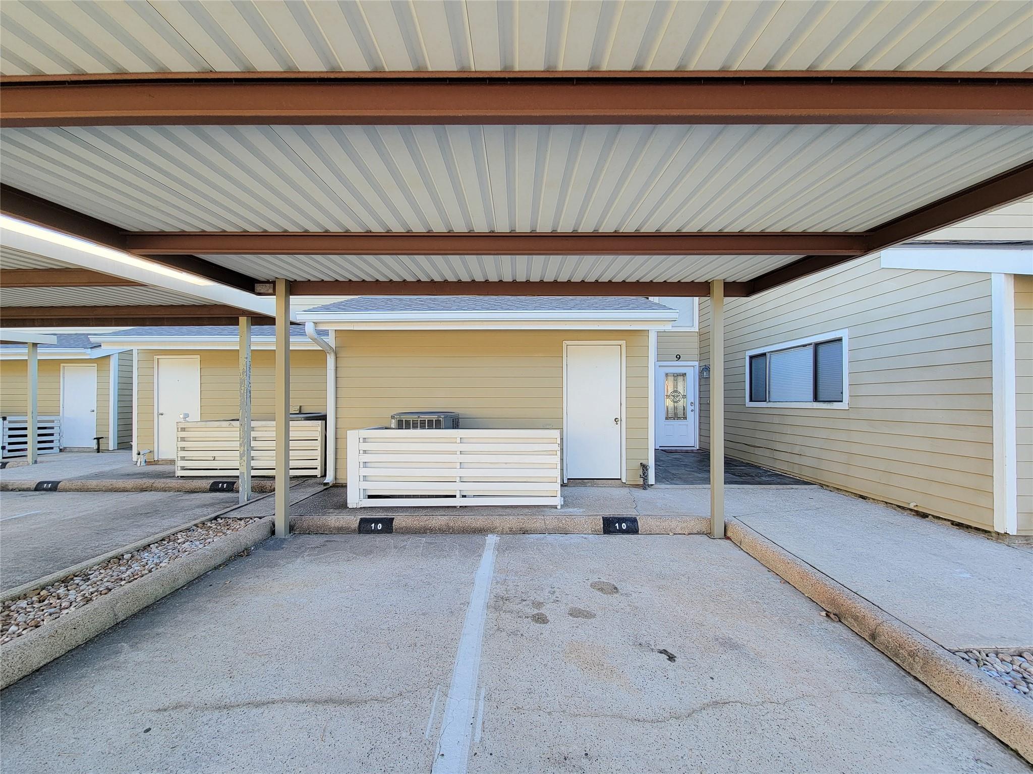 10 April Point Drive S