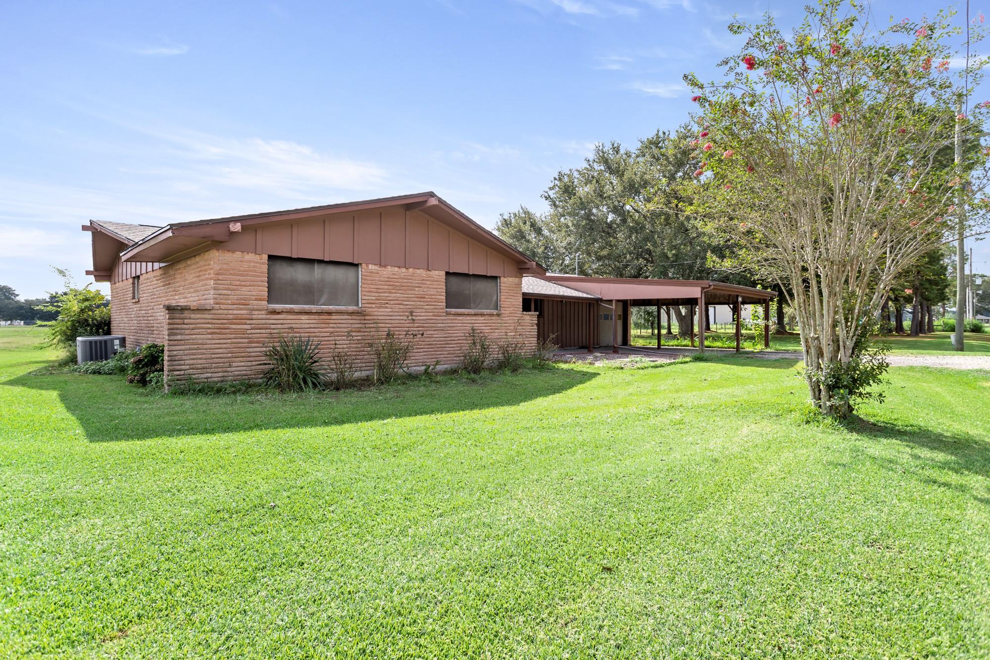 207 N Carter Road