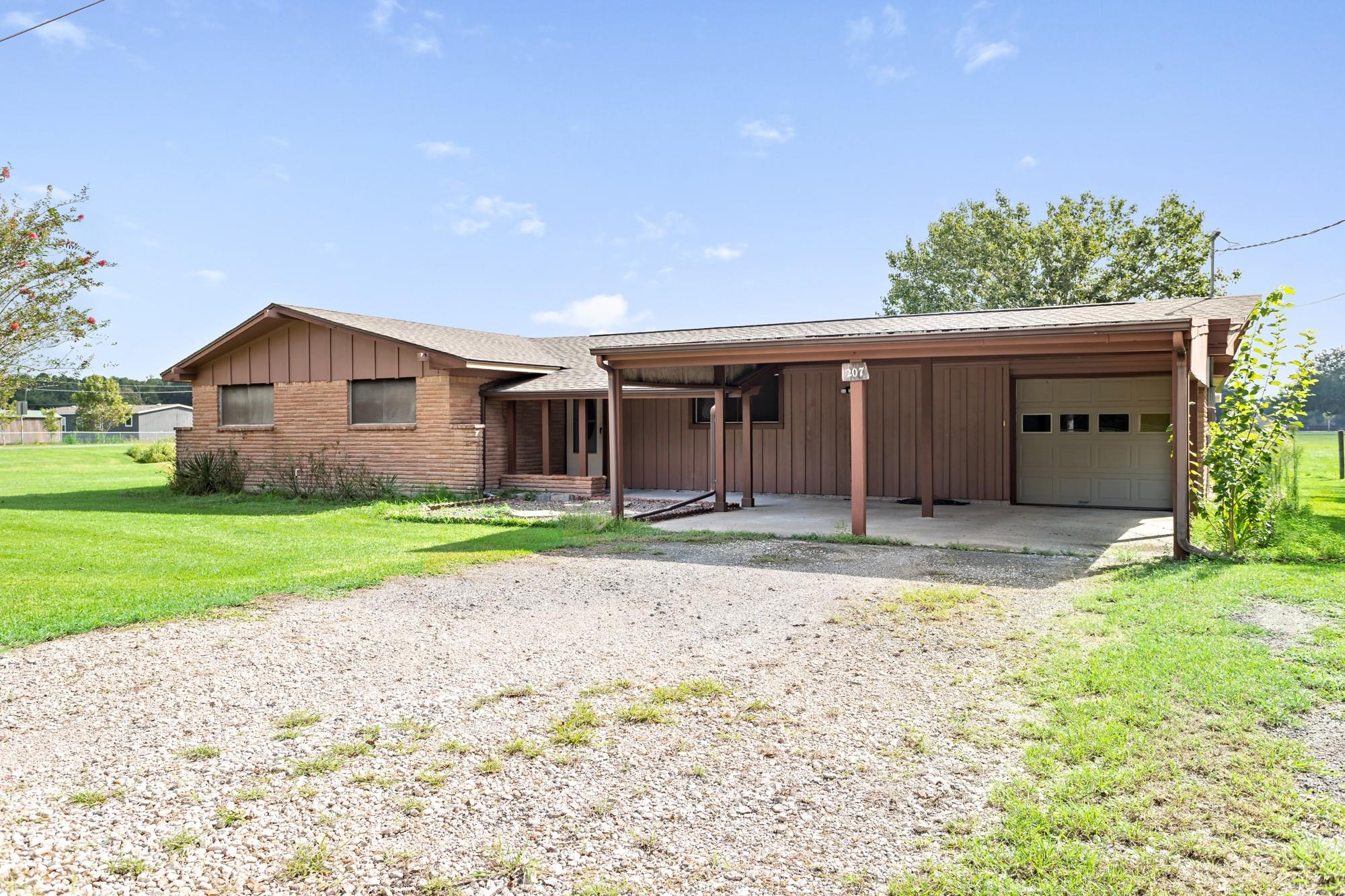 207 N Carter Road