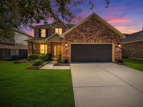 Homes For Sale - 1904 Emerald Breeze Court<br/> Pearland, TX 77089