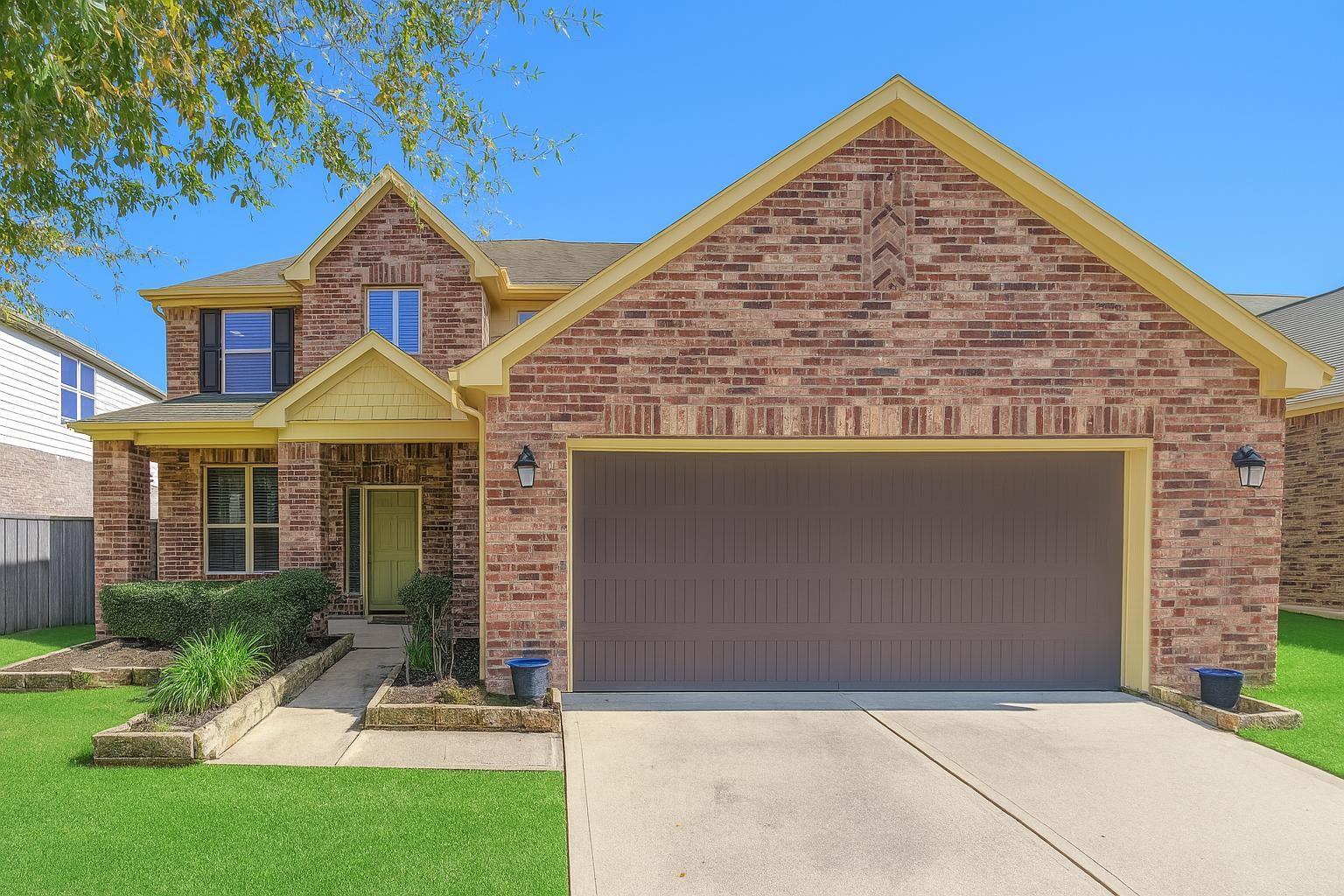 1904 Emerald Breeze Court