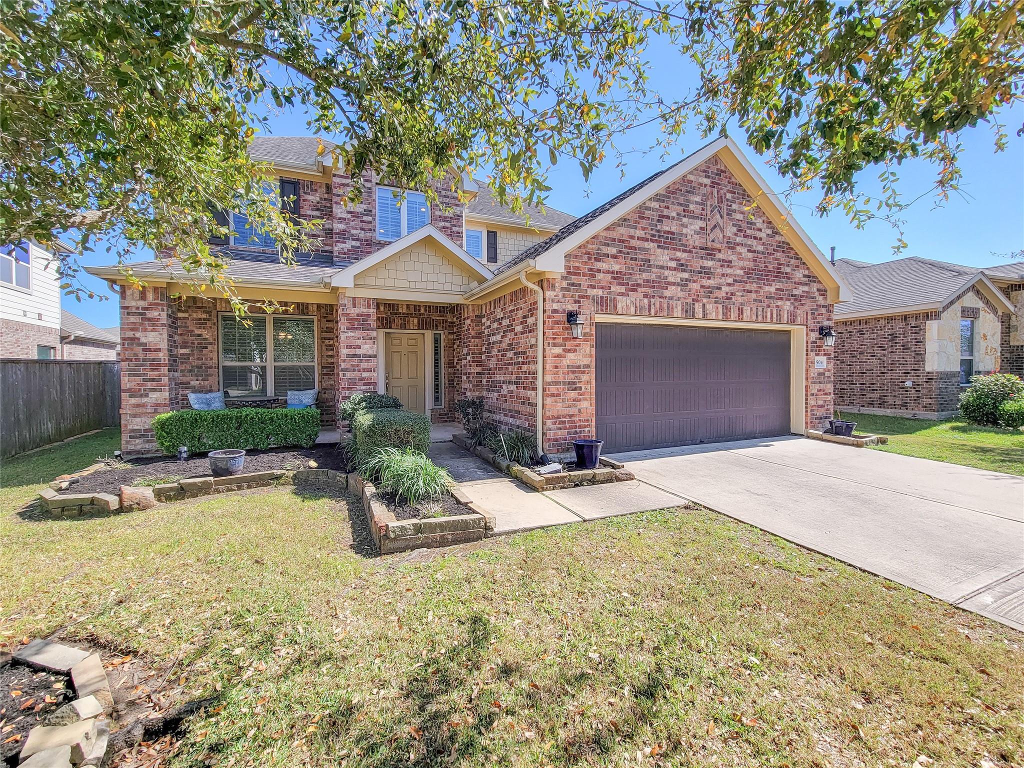1904 Emerald Breeze Court