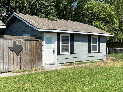 Photo of 311 S 3rd Street, La Porte, TX 77571 (MLS # 82441765) Photo of 311 S 3rd Street, La Porte, TX 77571 (MLS # 82441765)