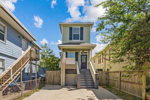 Homes For Sale - 5017 Avenue K<br/> Galveston, TX 77551