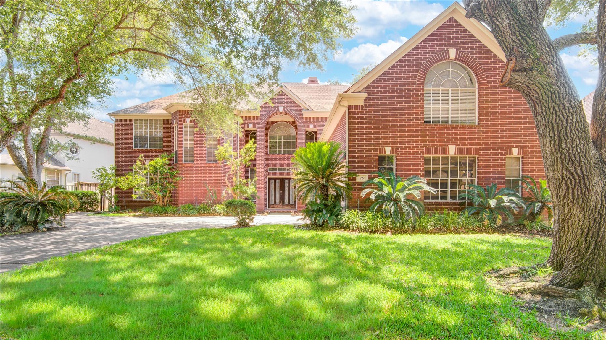 16 Treverstone Court