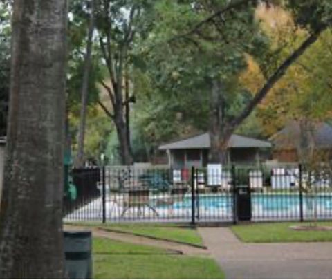 Photo of 909 Silber Road #18C, Houston, TX 77024 (MLS # 80735603)
