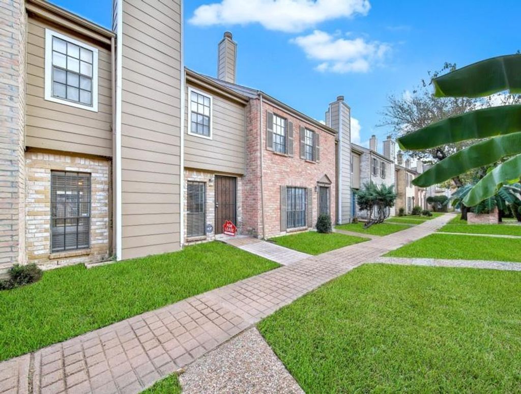 Photo of 9901 Sharpcrest Street #H4, Houston, TX 77036 (MLS # 31335633)