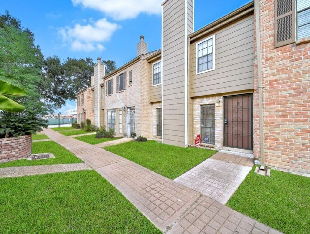 Photo of 9901 Sharpcrest Street #H4, Houston, TX 77036 (MLS # 31335633)