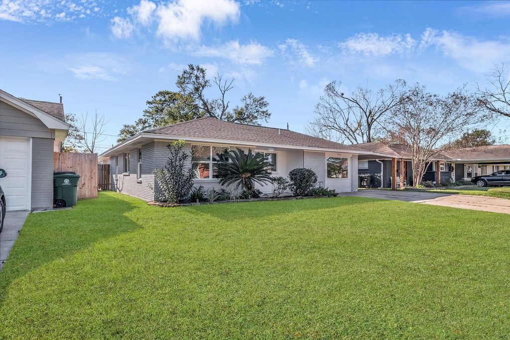 Photo of 5025 De Milo Drive, Houston, TX 77092 (MLS # 82422070)