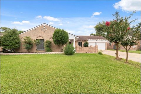 Photo of 11411 Ash Creek Drive, Houston, TX 77043 (MLS # 43800981)