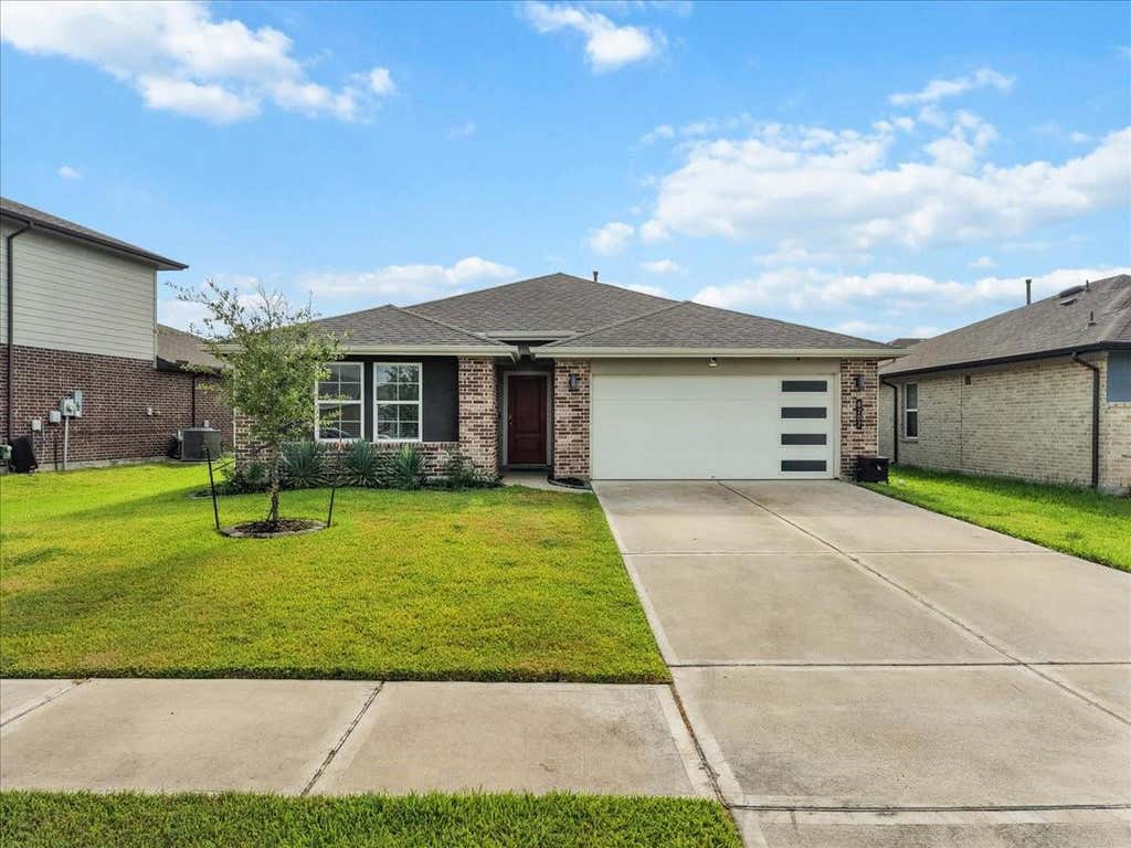 Photo of 8207 Sugar Cane Lane, Rosharon, TX 77583 (MLS # 62594175)